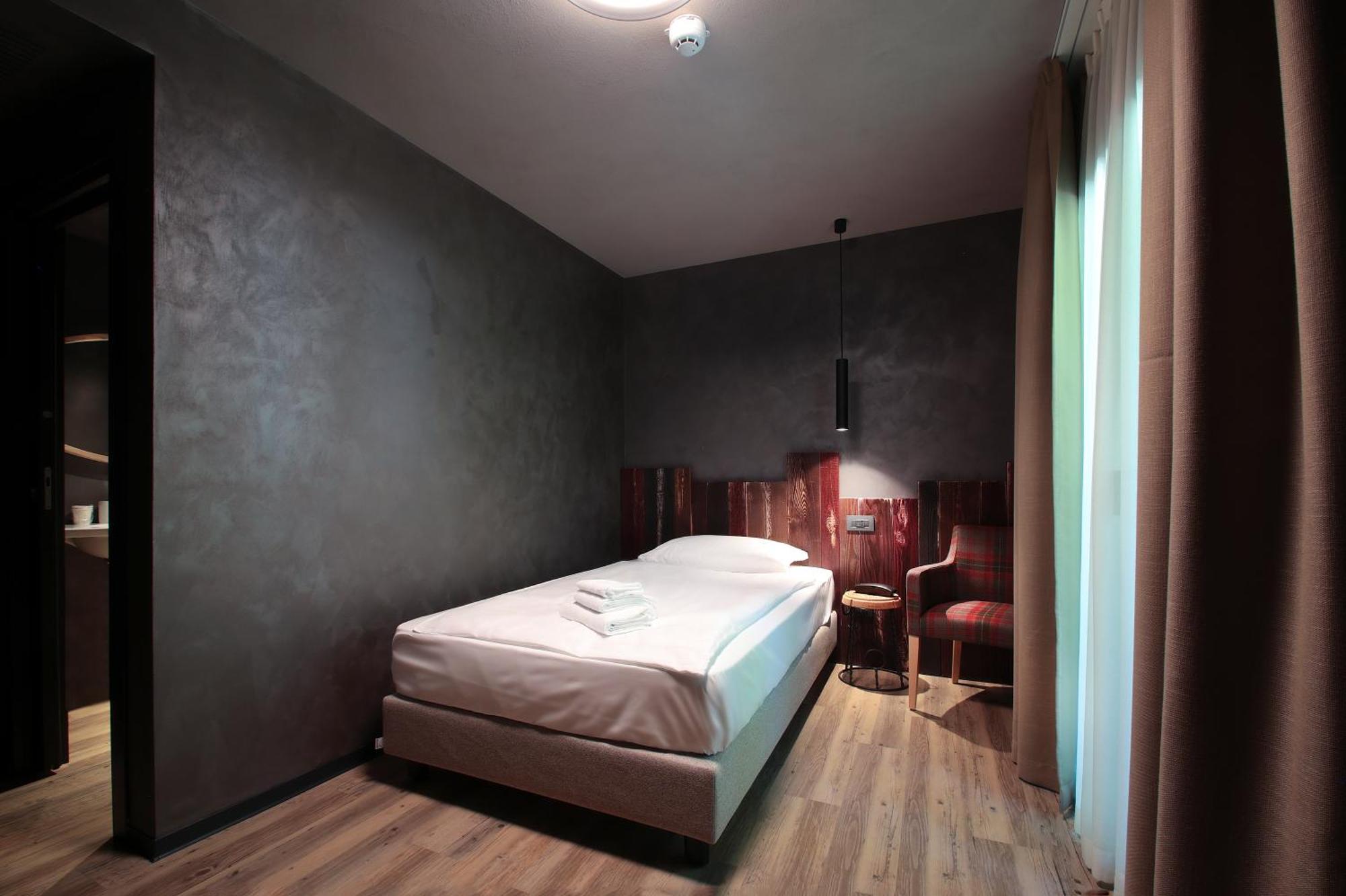 Hotel Crimea Wine Chiavenna