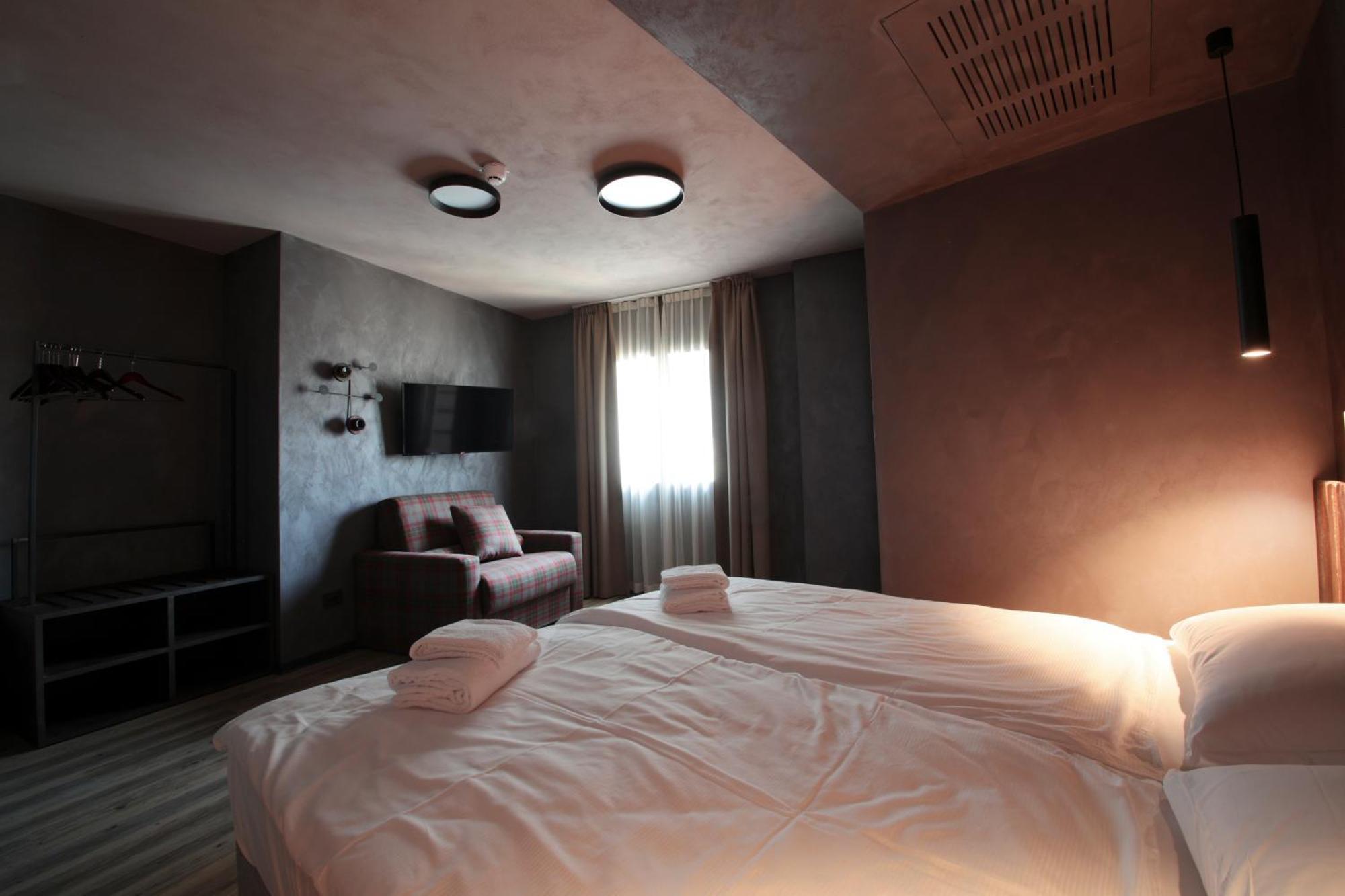 Crimea Wine Hotel Chiavenna