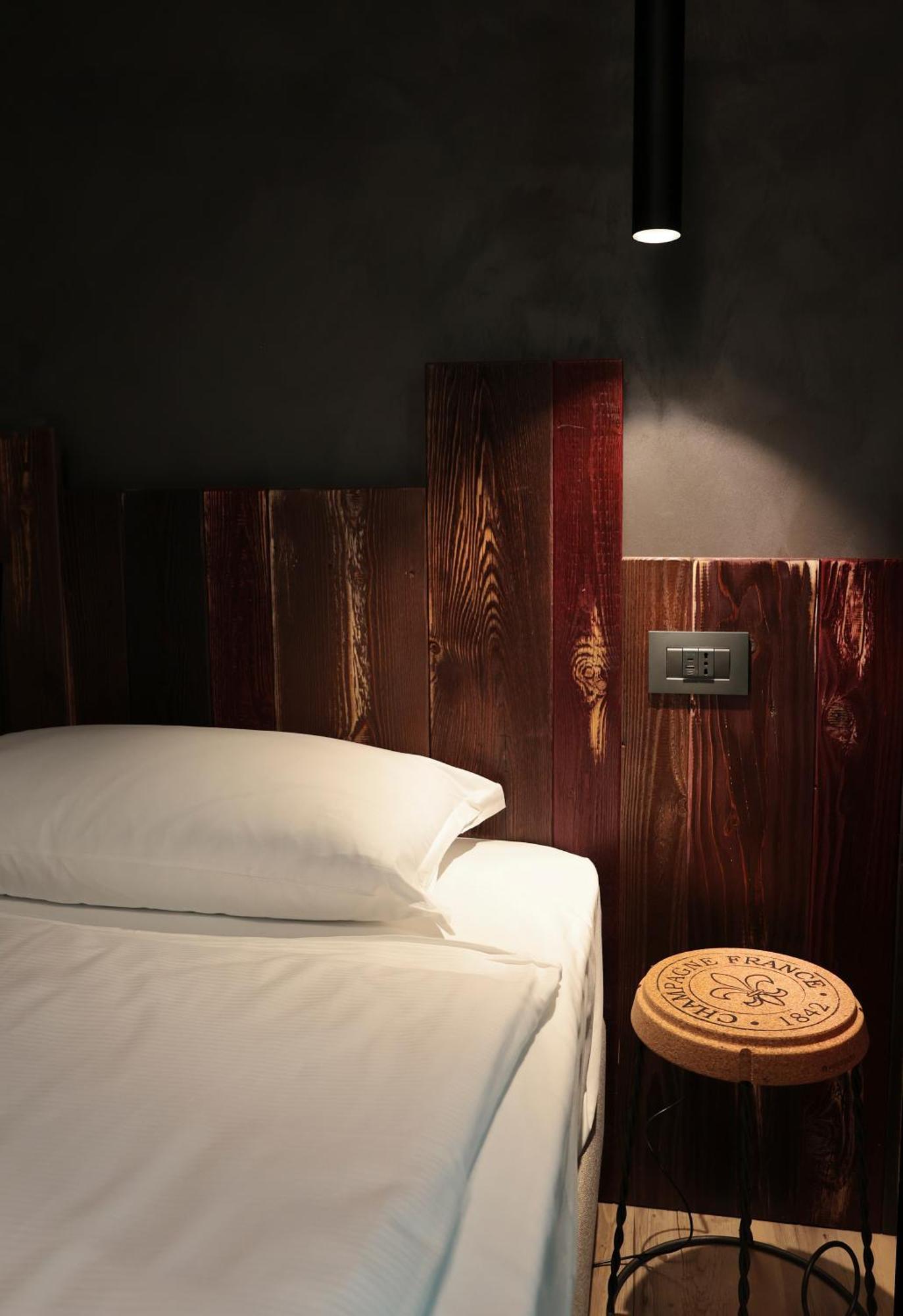 Hotel Crimea Wine Chiavenna